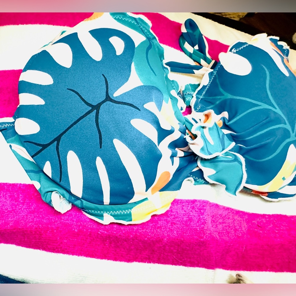 Sun Dazed Tropical Monstera Leaf Underwire Bikini Top 36DD